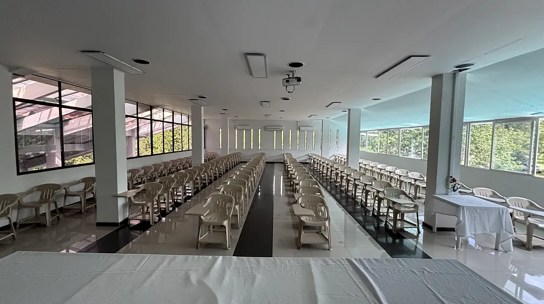 sala-eventos-sillas-hotel-mirador-del-sumapaz-comfacundi-melgar-colombia-1738678359