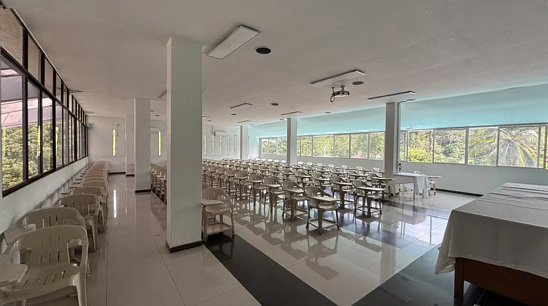 sillas-sala-eventos-hotel-mirador-del-sumapaz-comfacundi-melgar-colombia-1738678359