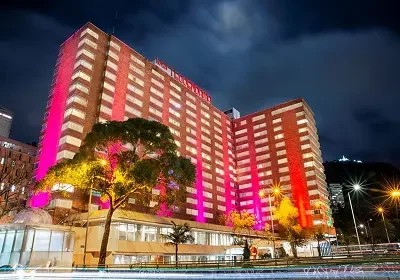 imagen del hotel tequendama de noche