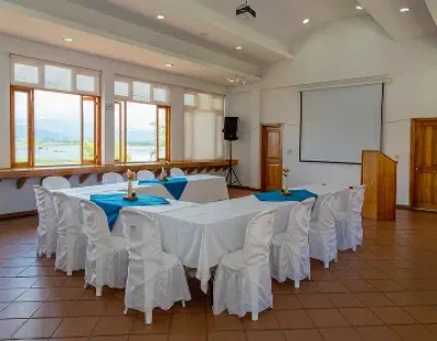 imagen salon hotel refugio el santuario