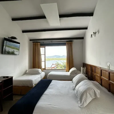 habitacion-cuatro-camas-hotel-refugio-el-santuario-comfacundi-fuquene-colombia-1738672450
